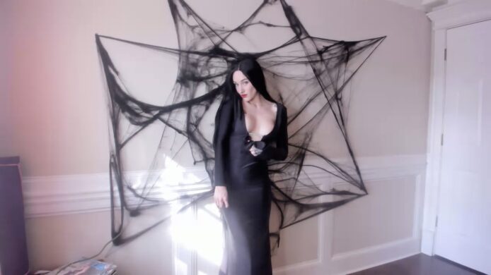 KittyQuinn Does A Seriously Sexy Cosplay Of Morticia Addams