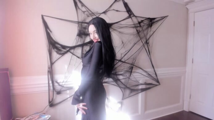 KittyQuinn Does A Seriously Sexy Cosplay Of Morticia Addams