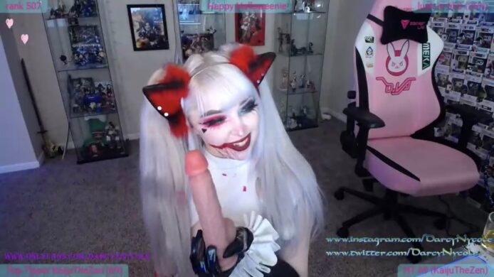 DarcyNycole's Harley Quinn Likes Blood (And Blowjobs)