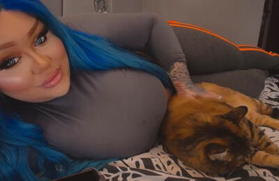 BoootySTAR Hangs Around With Her Kitty