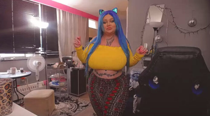 The Kittenish BoootySTAR Shows Off Her Moves