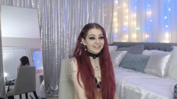 LilyXOXOO Brings Some Mistress Vibes To The Show