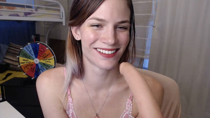 Gia_Hill Makes Her Dildo Disappear Into Her Mouth