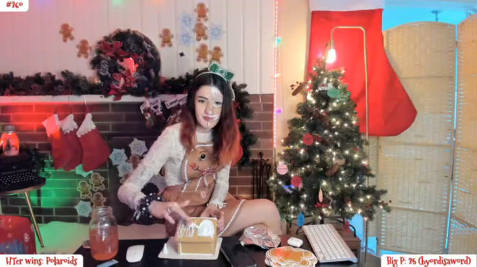 Imjustjane Decorates A Gingerbread House For Gingerbread Day