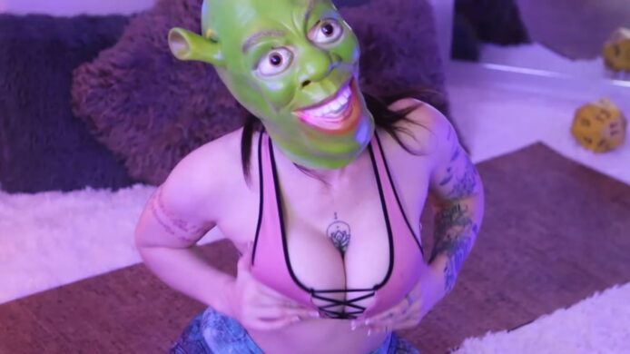 LaraLoxley Welcomes Everyone Into Her Swamp