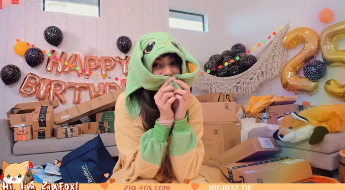 The Adorable ZiaFox Unboxes Her Birthday Presents