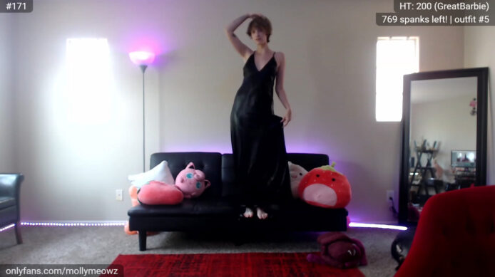 MollyMeowz And The Sexy Fashion Show