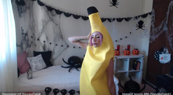 SpoopyBish Aka WonderAna Gets Spooptober Off To A Bananarific Start