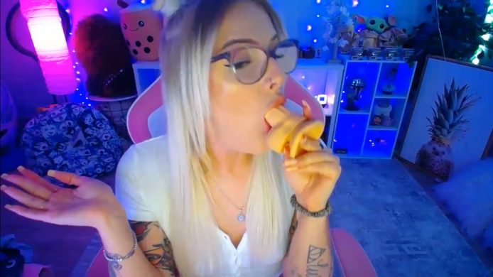 EmilyTokes Grabs Her Toy For A Sexy Snack
