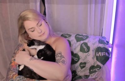 Mari_Jae And TwoTwo Make For The Purrfect Pair
