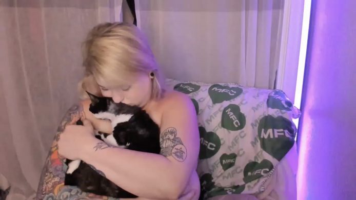 Mari_Jae And TwoTwo Make For The Purrfect Pair