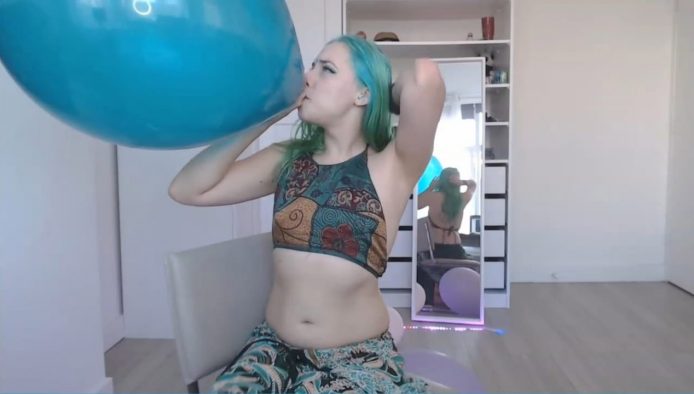 PersonalTotem Sees How Big She Can Blow Her Balloon