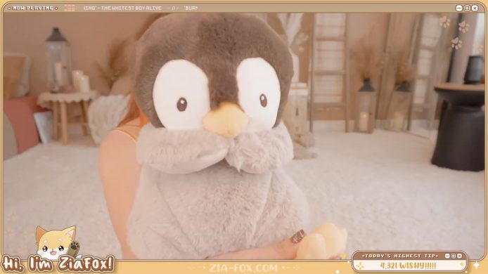  ZiaFox's Totally Not Creepy Or Terrifying Penguin Plushie