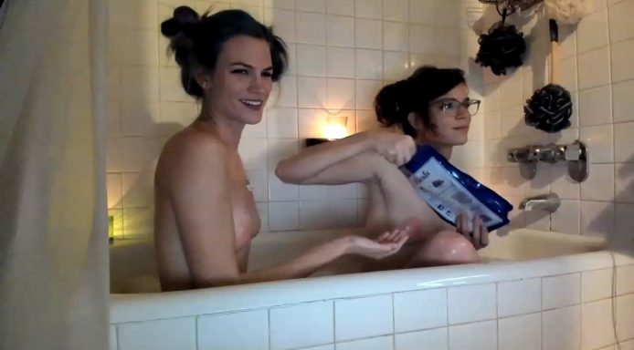 A Sexy Bath Show Featuring Gia_Hill And Noma_Hill