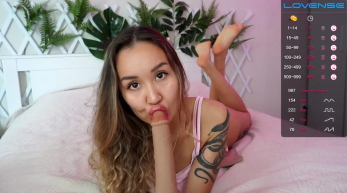 Moon_pie42 Serves Up A Sensual Show In Pink