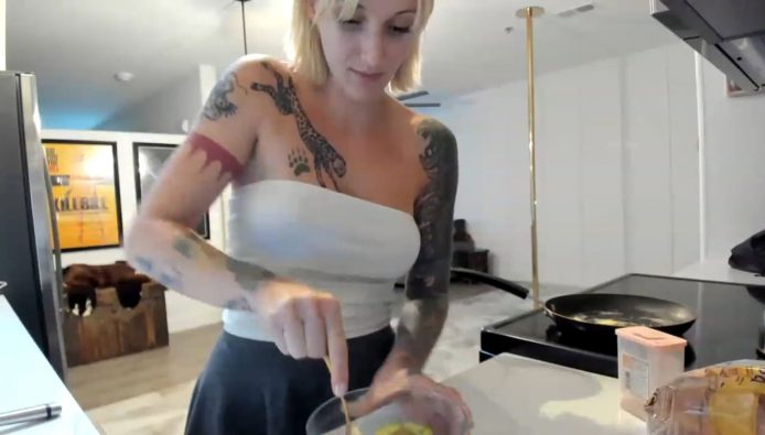 KittyQuinn Chill And Sexy Cooking Show