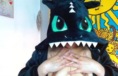Mystic_Coldness Shows Off Her Oil Training As Toothless The Dragon