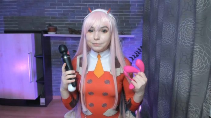 Zelda_1 Is Ready For A Playful Show As Zero Two