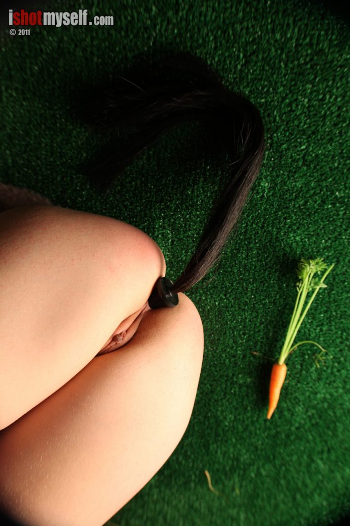 IShotMyself: Ponytails, Carrots And Lust With Charlotte_V