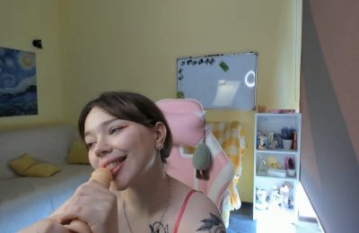 Milly_Saint Lets Her Lips Do The Talking