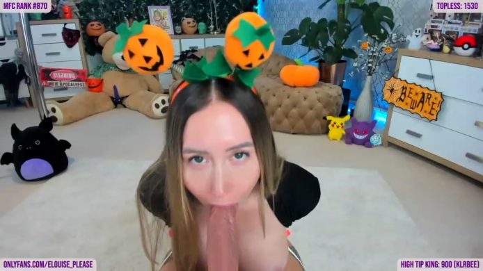 ElouisePlease Makes Her Pumpkins Bounce