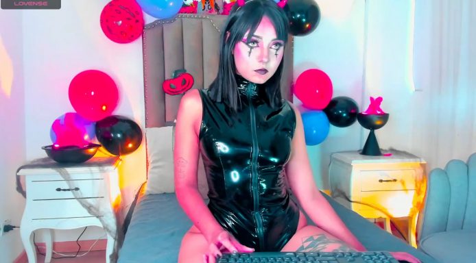 Kinky Devil Emma_Torres__ Hosts A Hot As Hell Show