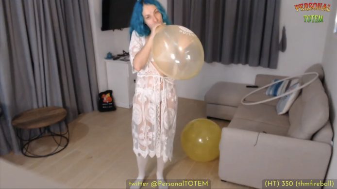 PersonalTotem Celebrates Her Birthday With Lots Of Balloons