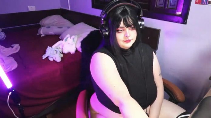 Sweetsuika Has Goth Plenty To Play With