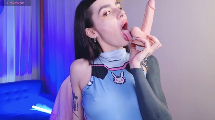 Lia_luu’s D.Va Puts Her Lips To Wet Use