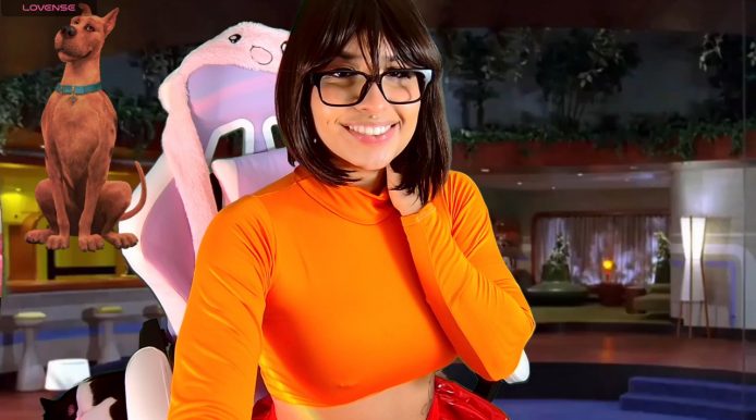 Daphne_kroft Is Here To Solve Some Mysteries As Velma