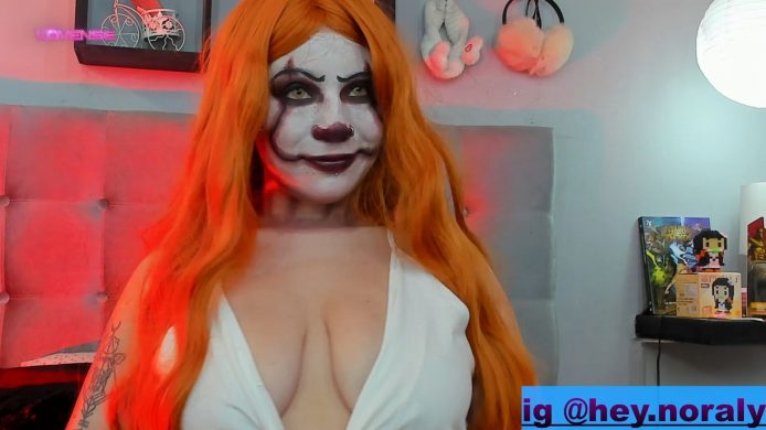 Hey_noraly Paints A Pretty Smile As Pennywise