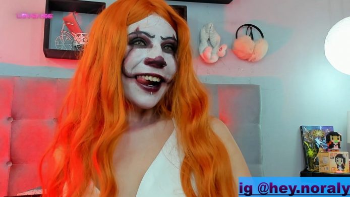 Hey_noraly Paints A Pretty Smile As Pennywise