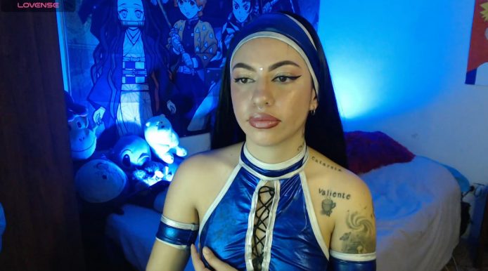 Karou_johanson1's Kick-Ass Kitana Cosplay Show