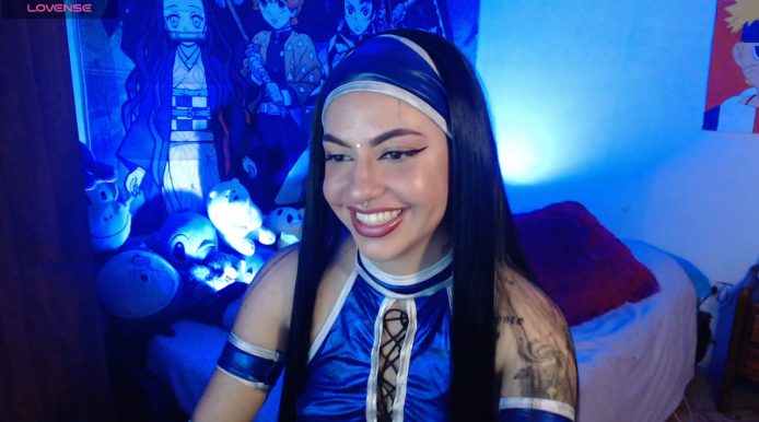 Karou_johanson1's Kick-Ass Kitana Cosplay Show