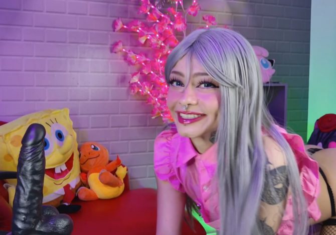 Pinkloly69 Is A Sinfully Sexy Elizabeth Liones