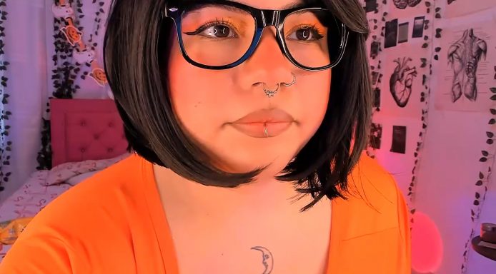 Samanta_cutee1 Finds Some Clues As Velma