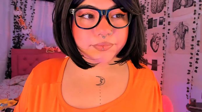 Samanta_cutee1 Finds Some Clues As Velma