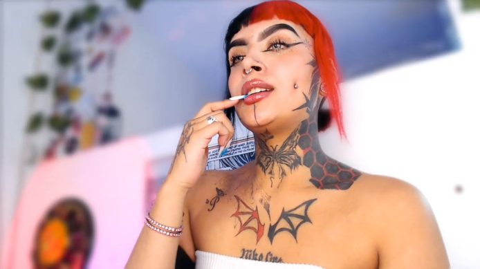 The Sexy World Of Adamsniki