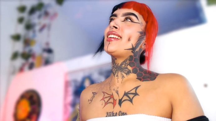 The Sexy World Of Adamsniki