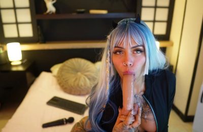 Scarlett_collins01 Stuffs Her Mouth With A Big Treat