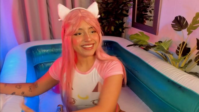 Splashy Fun In The Pool With _Artemish__