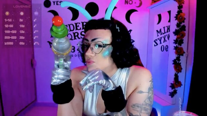 Leahghoul666 Comes In Peace... Or Not