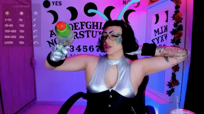 Leahghoul666 Comes In Peace... Or Not