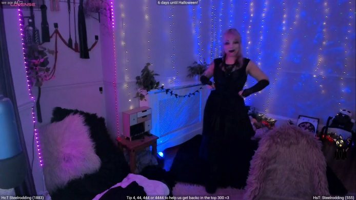 LunaWolfie Shows How To Become A Sexy Vampire