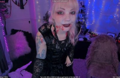 LunaWolfie Shows How To Become A Sexy Vampire