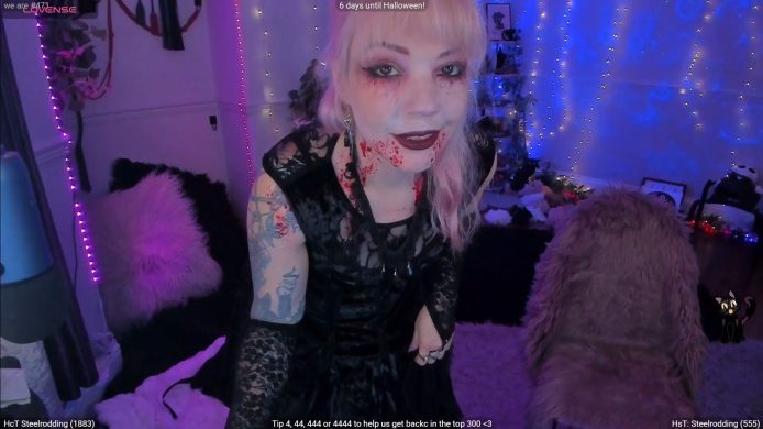 LunaWolfie Shows How To Become A Sexy Vampire