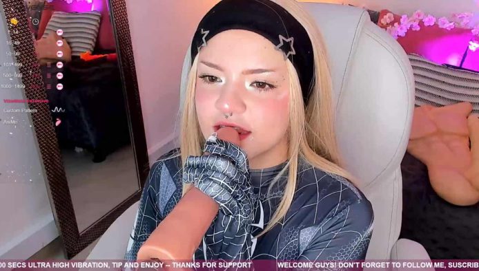 Tiny__emmy Delivers Sexy Treats In Her Symbiote Suit