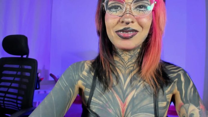 The Sultry Lair Of Nicki_1