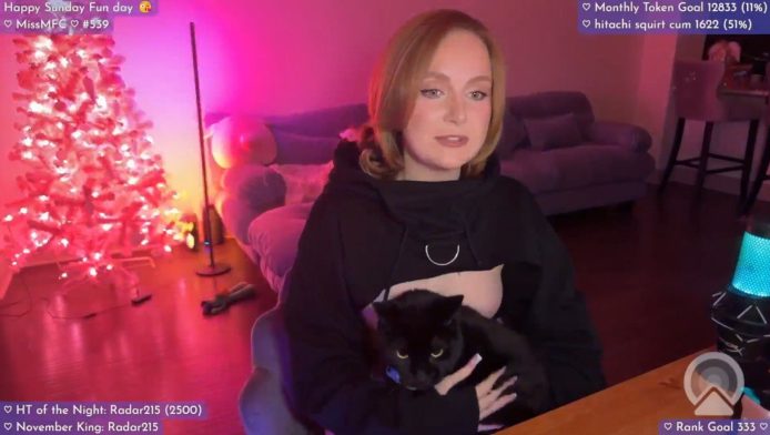 A Very Cute Time With LizzySmallz And Her Kitty
