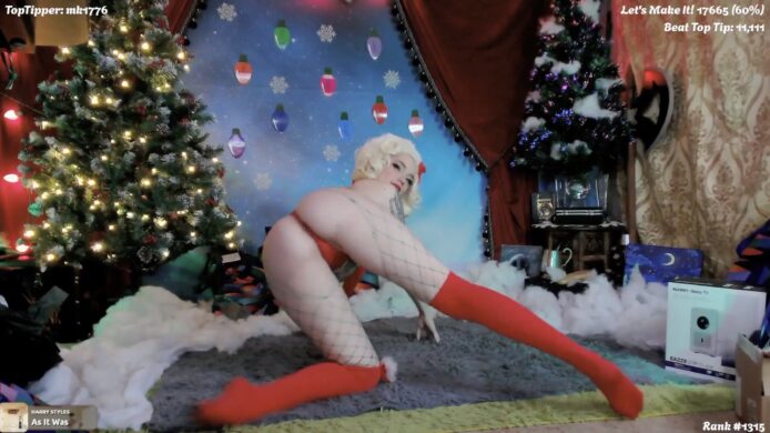 Mrs. Claus RinCity Celebrates Rinmas